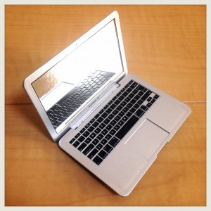 【世界最小】MacBook Airならぬ「MirrorBook Air」ミラー比較-02