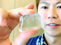 【簡単】100均アイテム2つ(製氷機+〇〇)で透明な氷の作り方