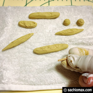【初めての樹脂粘土】ミニチュアフード バケット(パン)の作り方-09